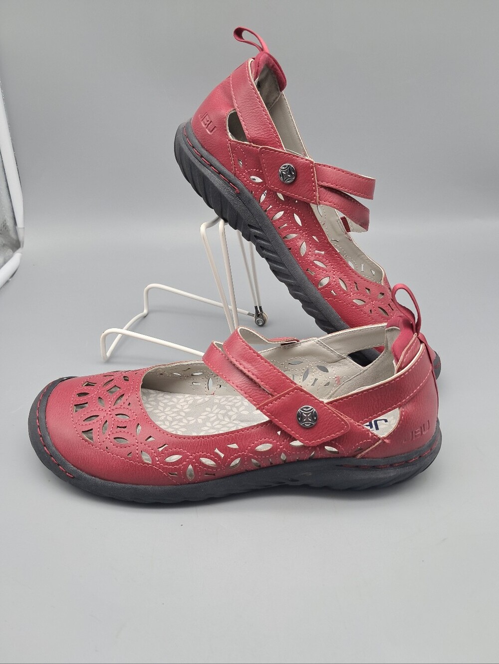 JBU Memory Foam Red Cutout Mary Jane Shoes Women's Size 7.5 Bellerose Encore